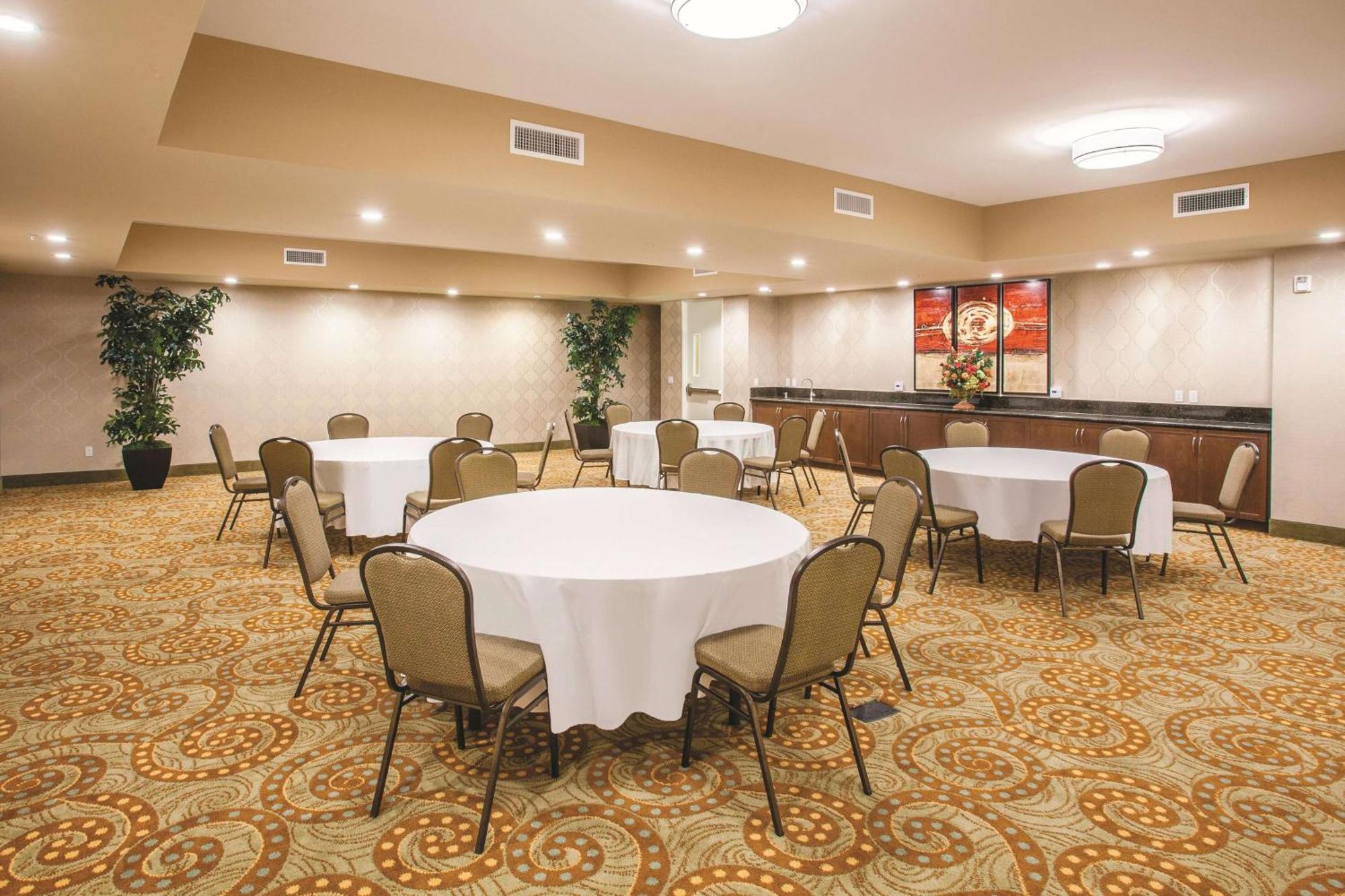 La Quinta By Wyndham Paso Robles Hotel Exterior photo