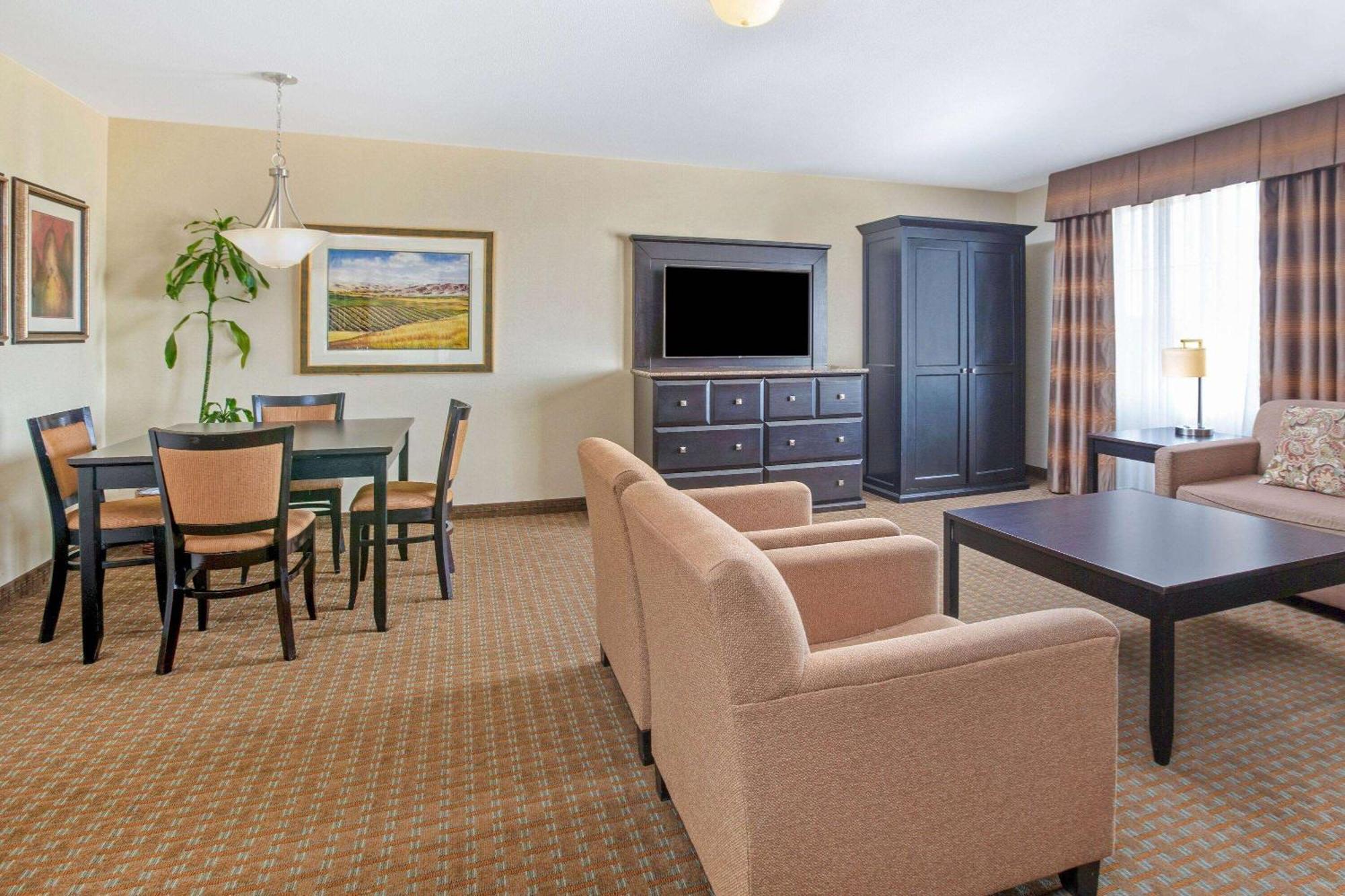 La Quinta By Wyndham Paso Robles Hotel Exterior photo