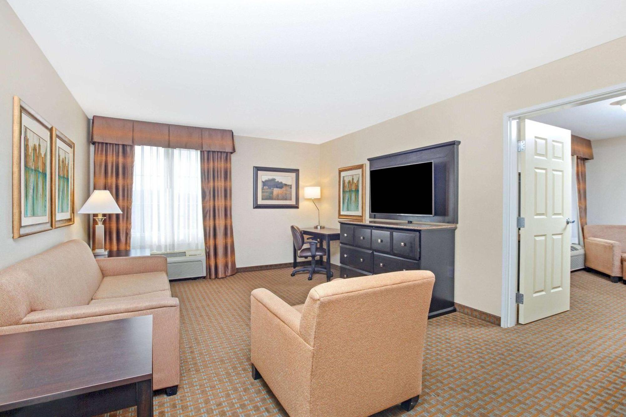 La Quinta By Wyndham Paso Robles Hotel Exterior photo