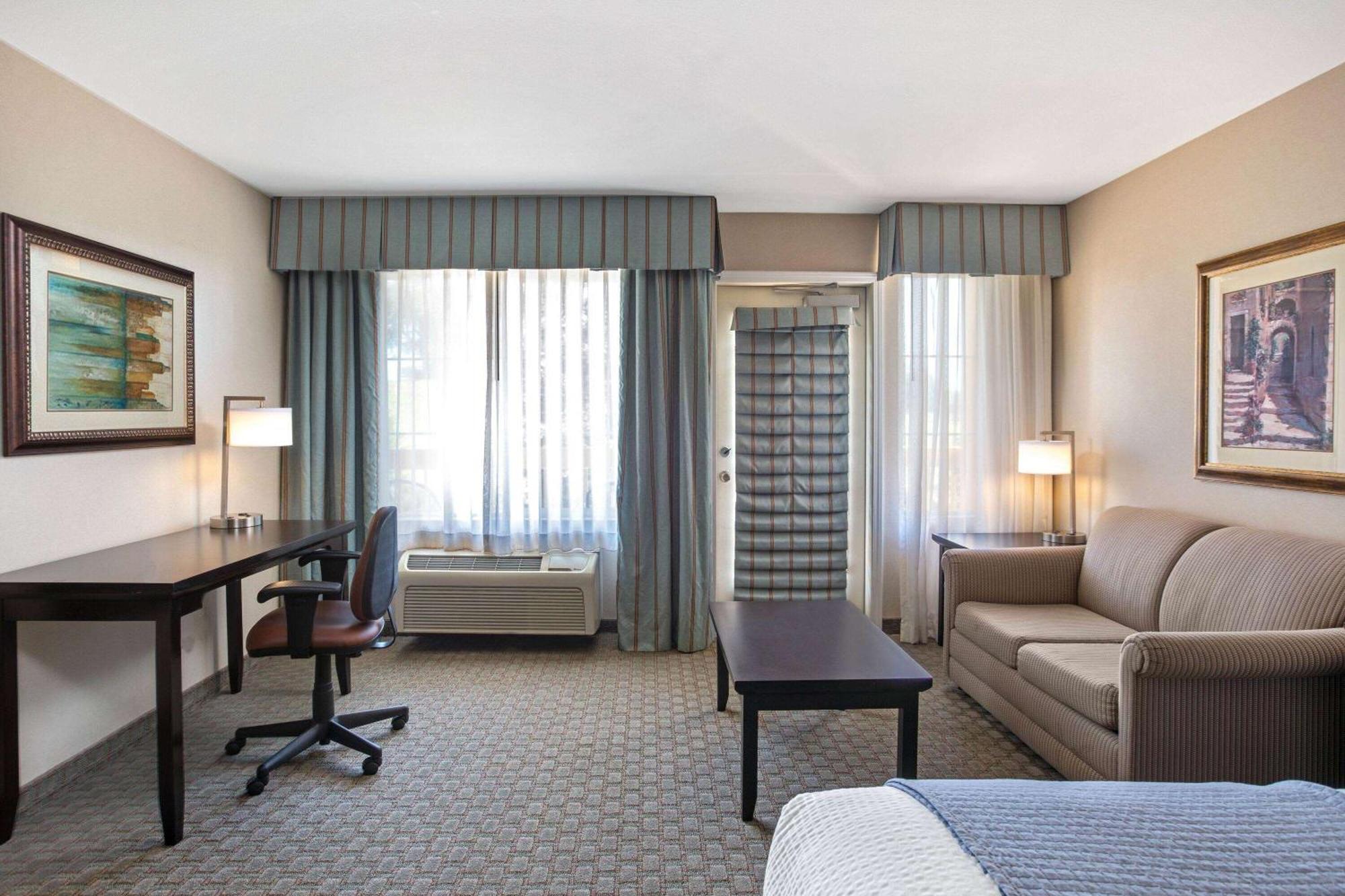 La Quinta By Wyndham Paso Robles Hotel Exterior photo