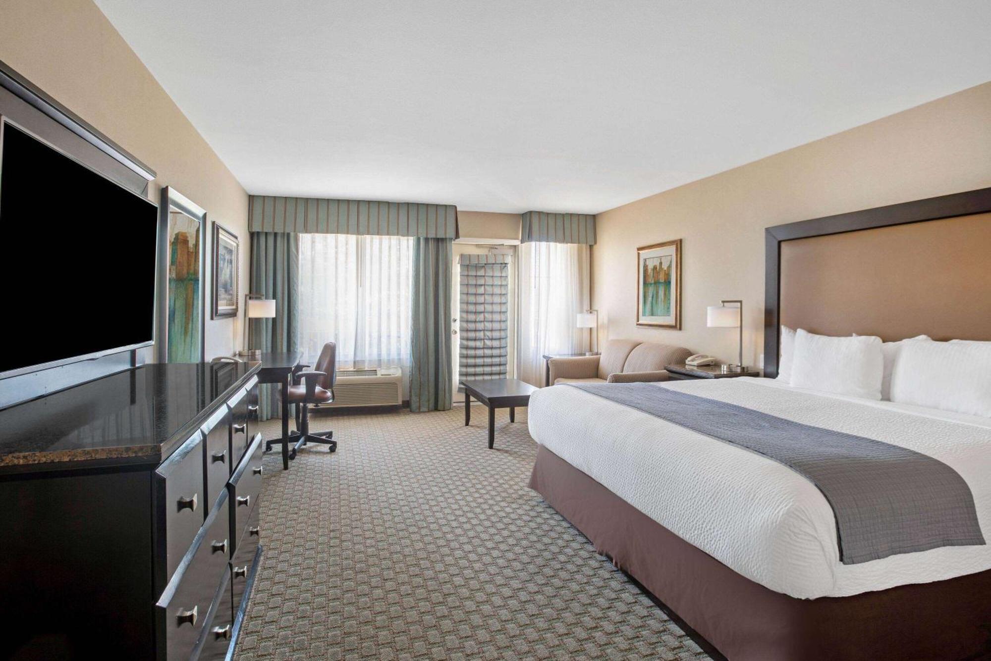 La Quinta By Wyndham Paso Robles Hotel Exterior photo