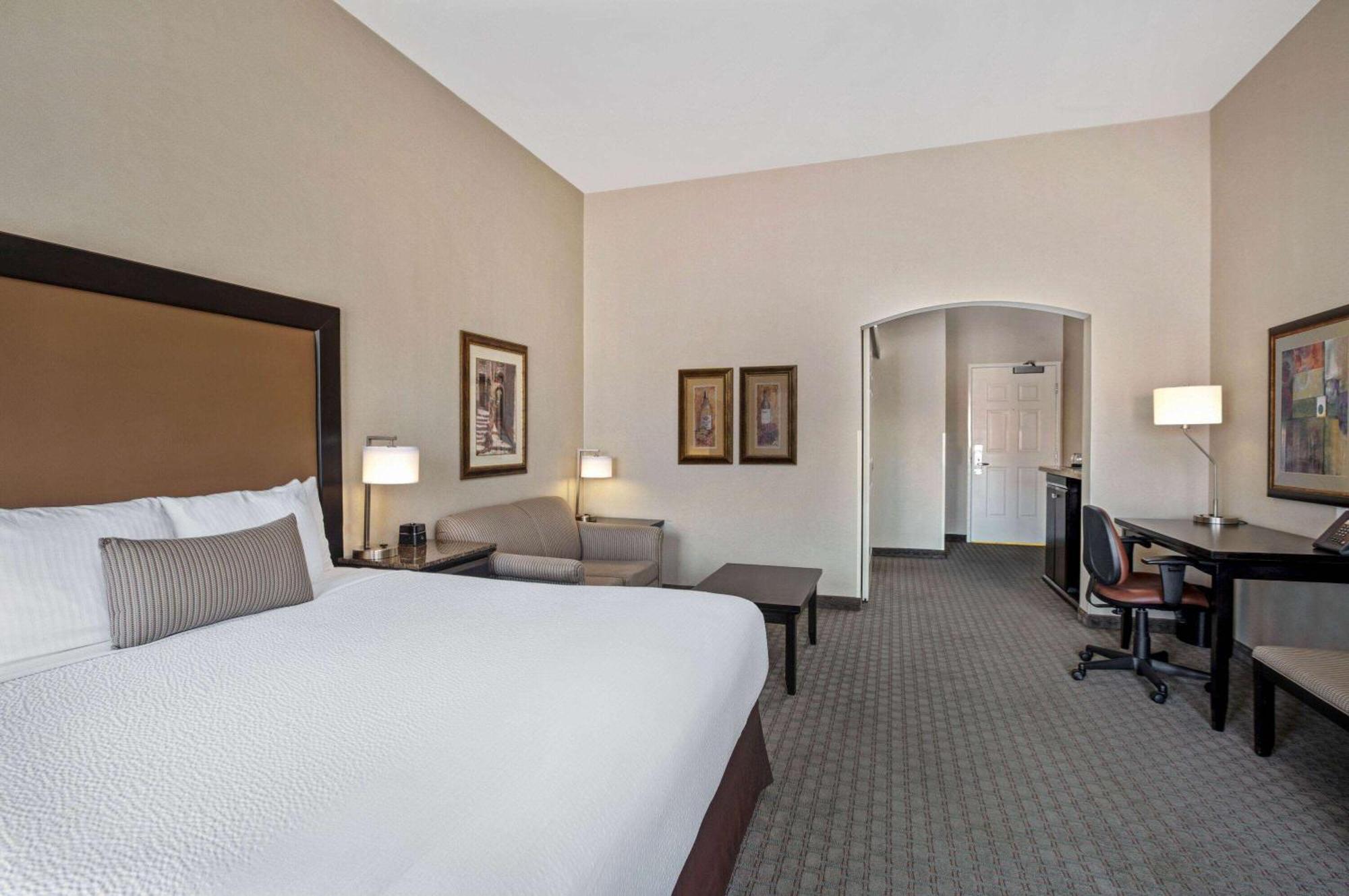 La Quinta By Wyndham Paso Robles Hotel Exterior photo