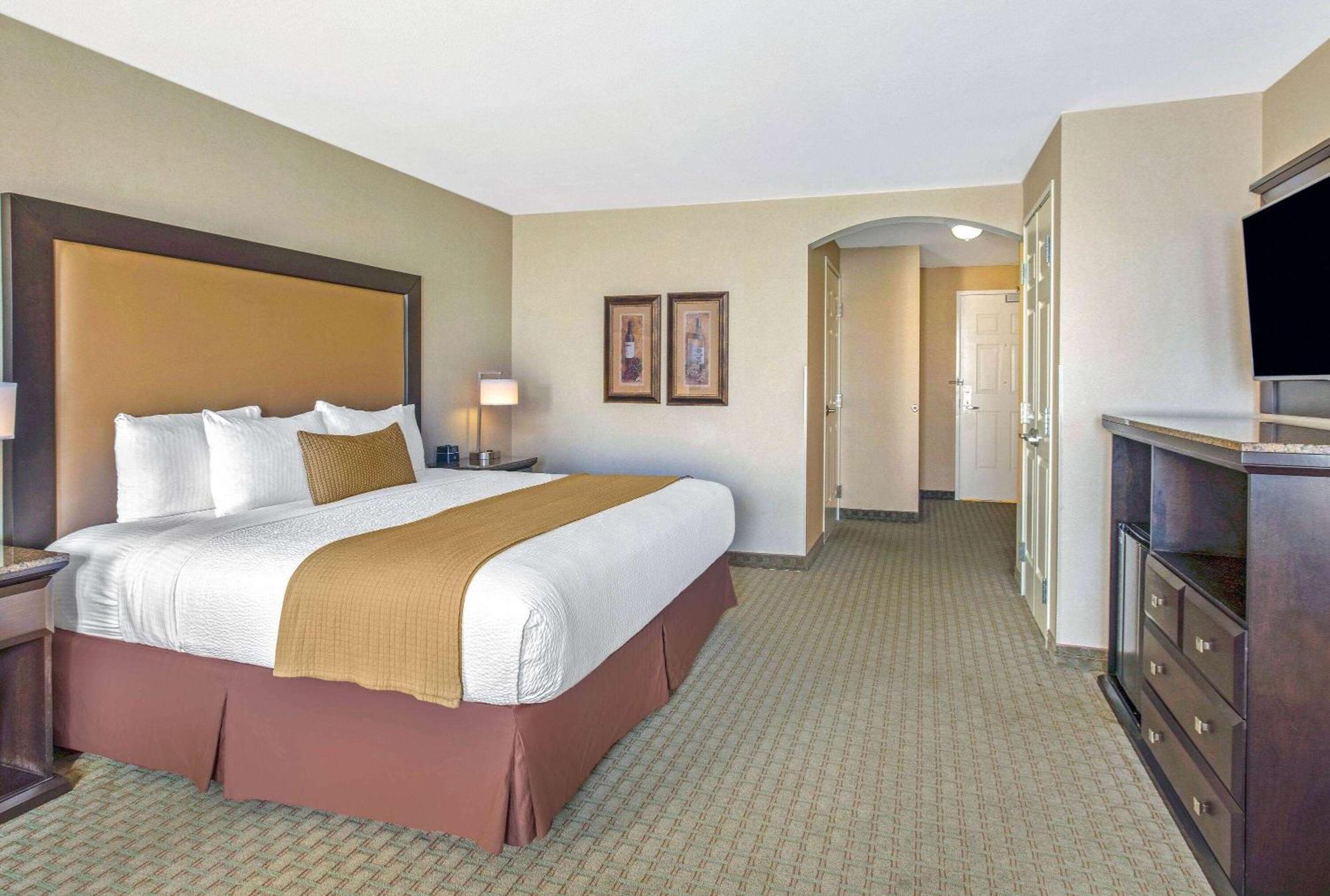 La Quinta By Wyndham Paso Robles Hotel Exterior photo