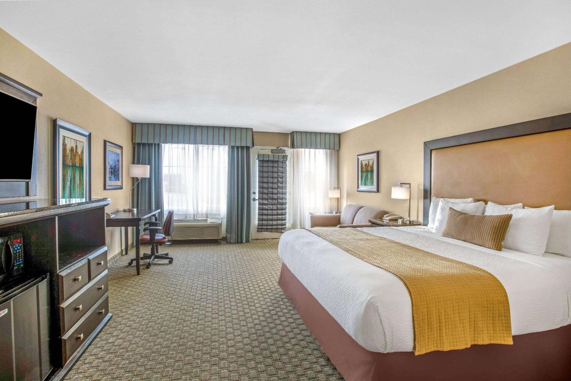 La Quinta By Wyndham Paso Robles Hotel Exterior photo