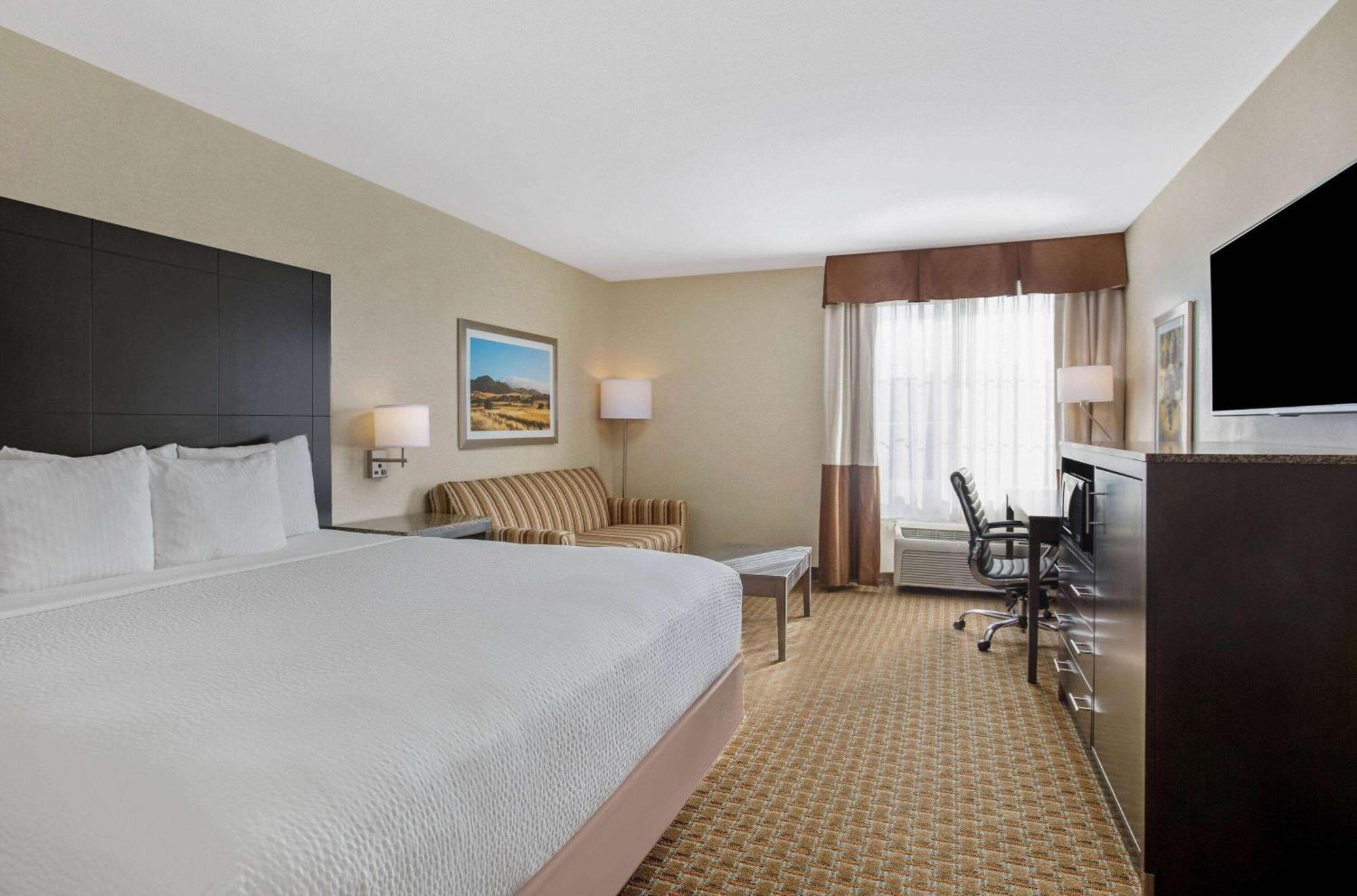 La Quinta By Wyndham Paso Robles Hotel Exterior photo