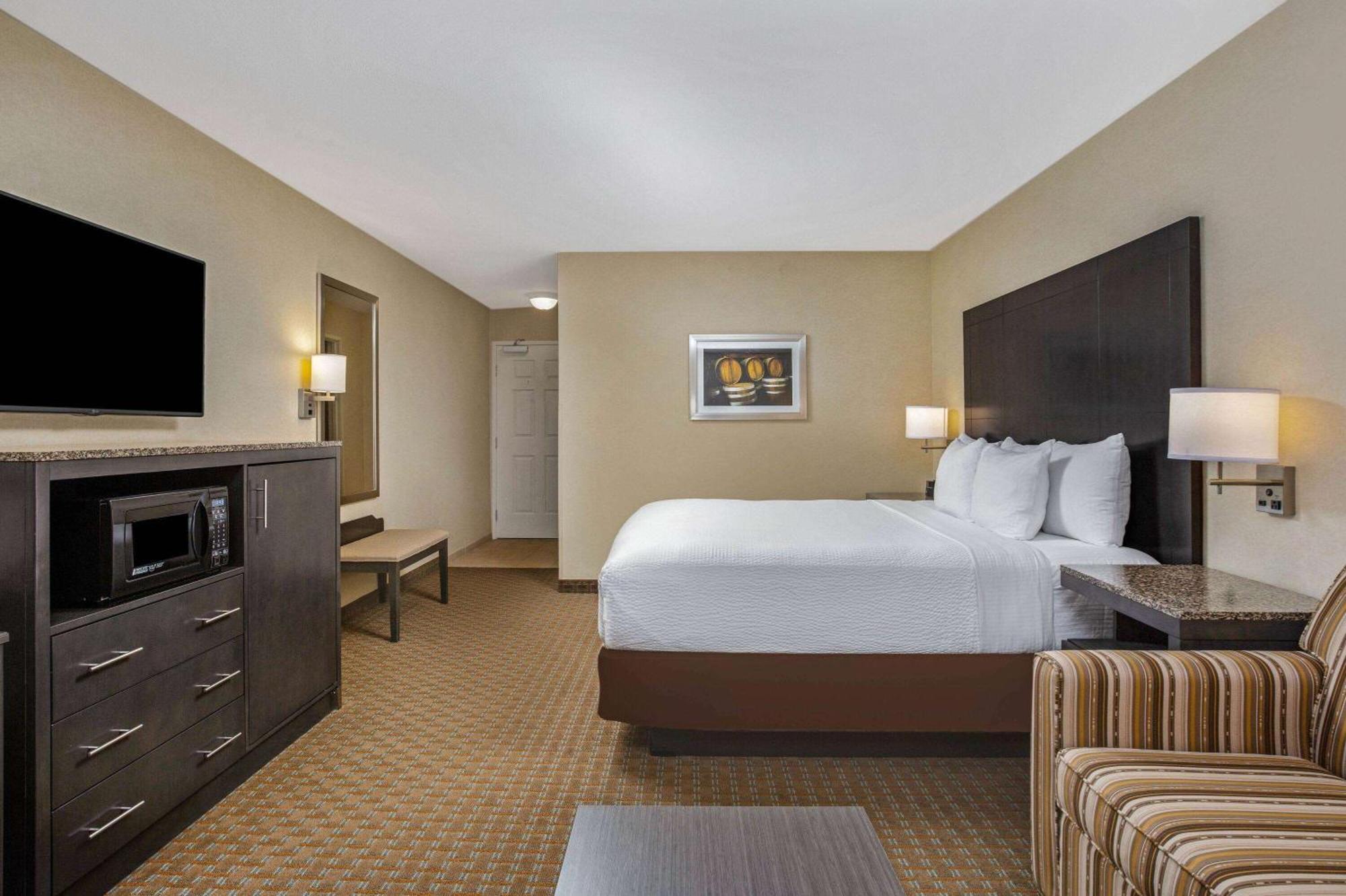 La Quinta By Wyndham Paso Robles Hotel Exterior photo