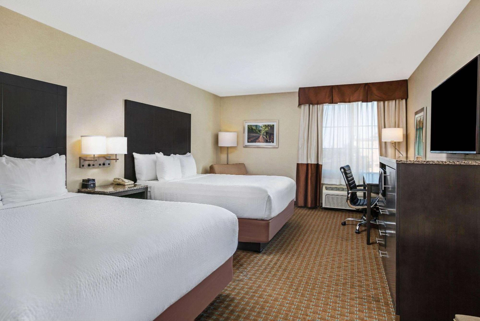 La Quinta By Wyndham Paso Robles Hotel Exterior photo