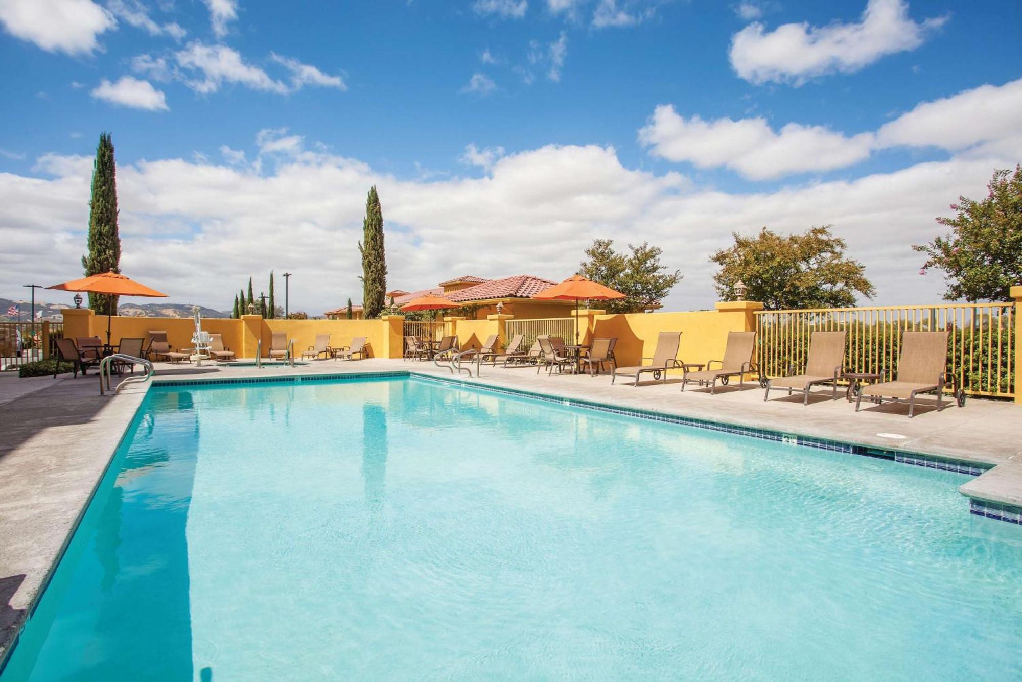 La Quinta By Wyndham Paso Robles Hotel Exterior photo