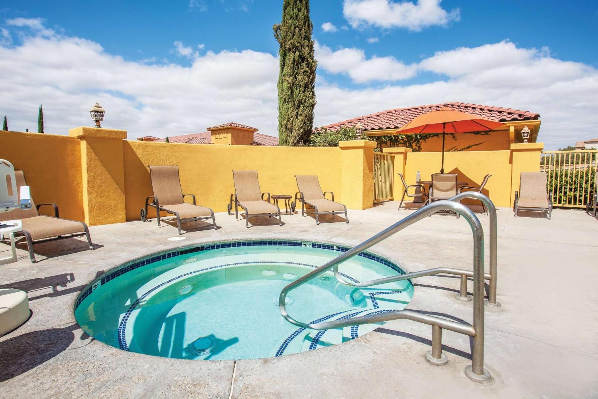 La Quinta By Wyndham Paso Robles Hotel Exterior photo
